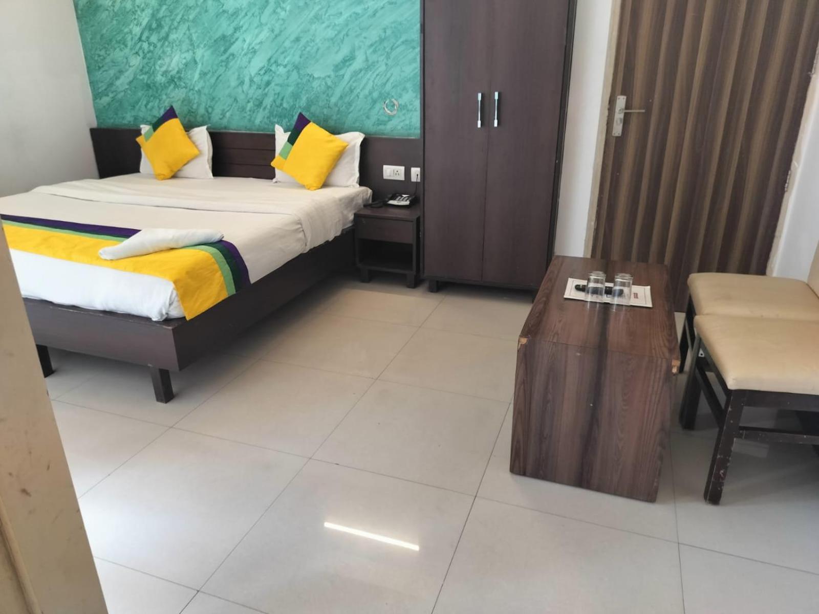 Hotel Global Inn -1 Km From Railway Station - Lift Food And Free Parking Lucknow Zimmer foto