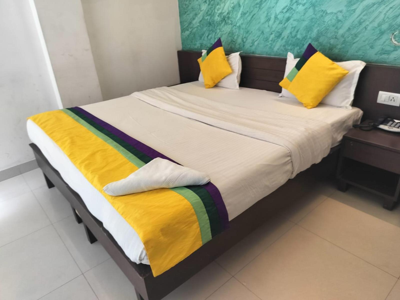 Hotel Global Inn -1 Km From Railway Station - Lift Food And Free Parking Lucknow Zimmer foto
